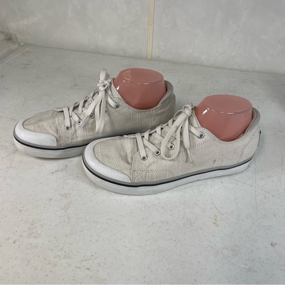 Keen White Athletic Shoes Classic Low-Top Design